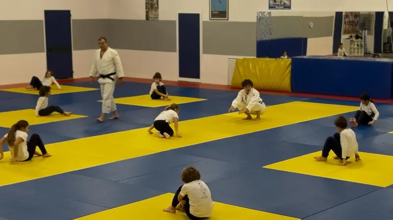 Una lezione di judo per bambini