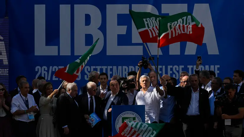 L'intervento conclusivo del leader di Forza Italia Antonio Tajani alla festa di Forza Italia " Liberta' " a Telese Terme (Benevento) 28 settembre 2025. ANSA / CIRO FUSCO