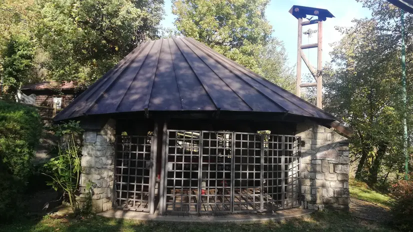 Un'immagine della Chiesetta degli Aplini a Navelli, Villa di Salò