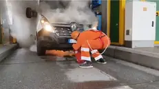 L'incendio al casello di Brescia Sud - Foto Gabriele Strada /Neg © www.giornaledibrescia.it