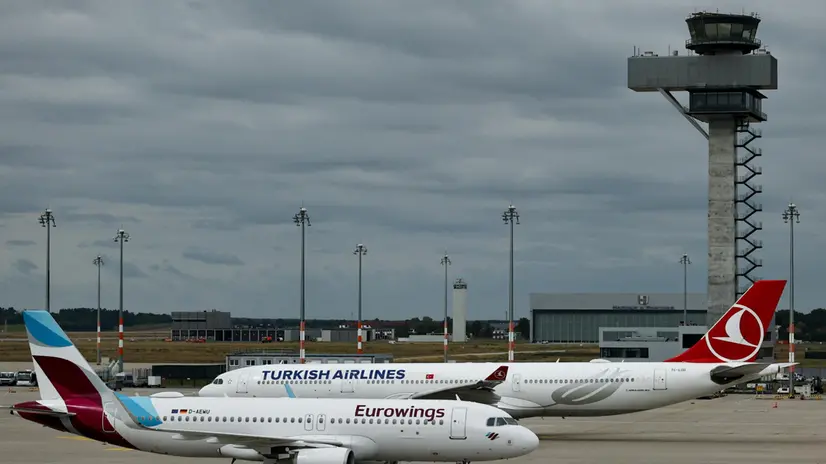 epa12242961 Turkish Airlines and Eurowings aircrafts on a tarmac at the Berlin Brandenburg Airport in Schoenefeld, Germany, 17 July 2025. Berlin Airport is preparing for a surge of passengers at the start of the holidays, which begin next week in the German capital. EPA/FILIP SINGER