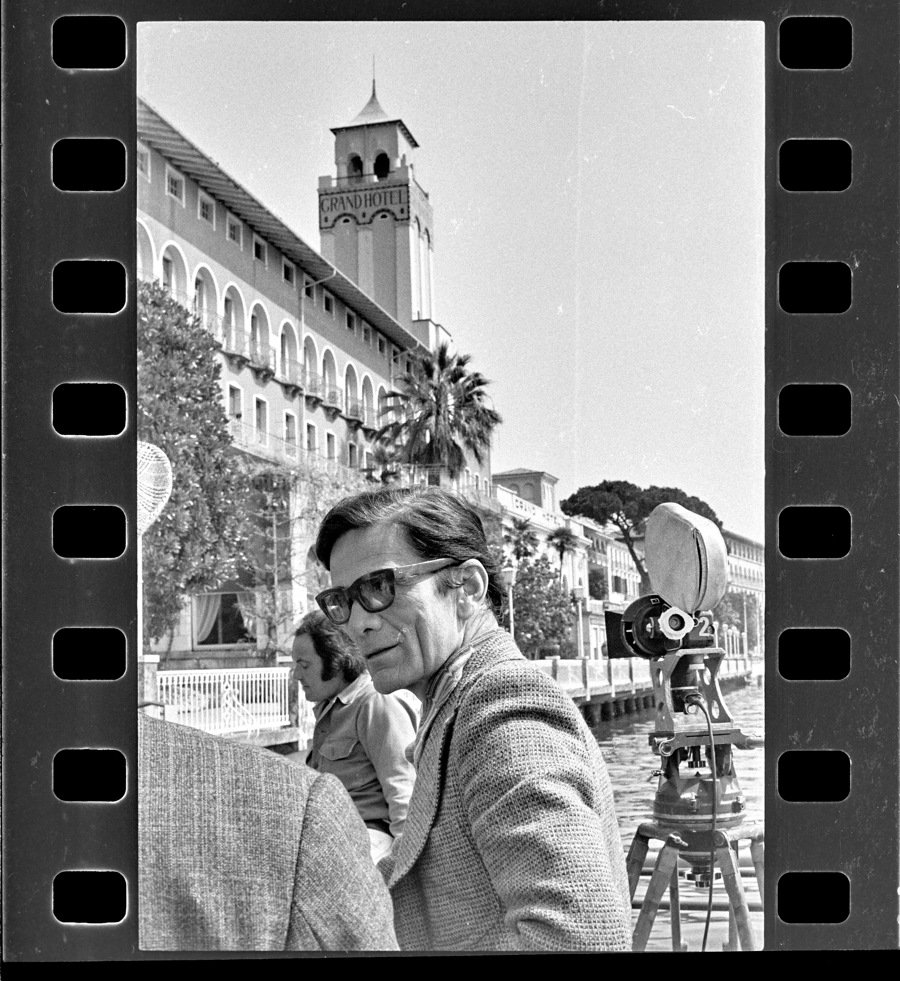 Pierpaolo Pasolini sul lago di Garda il 24 aprile 1975