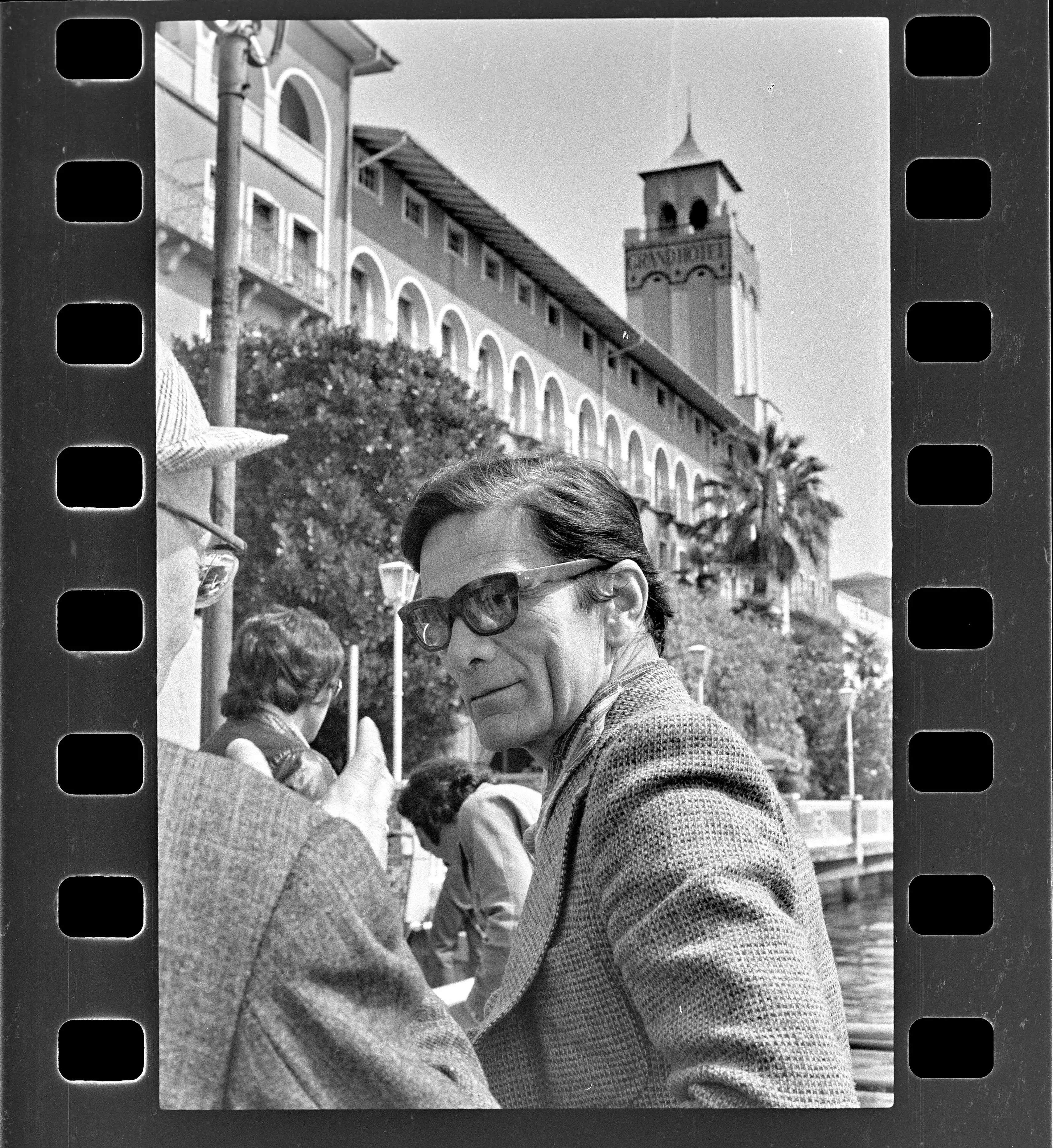 Pierpaolo Pasolini sul lago di Garda il 24 aprile 1975