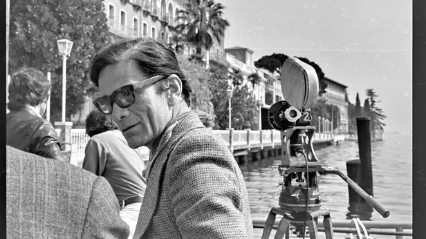 Pierpaolo Pasolini sul lago di Garda il 24 aprile 1975