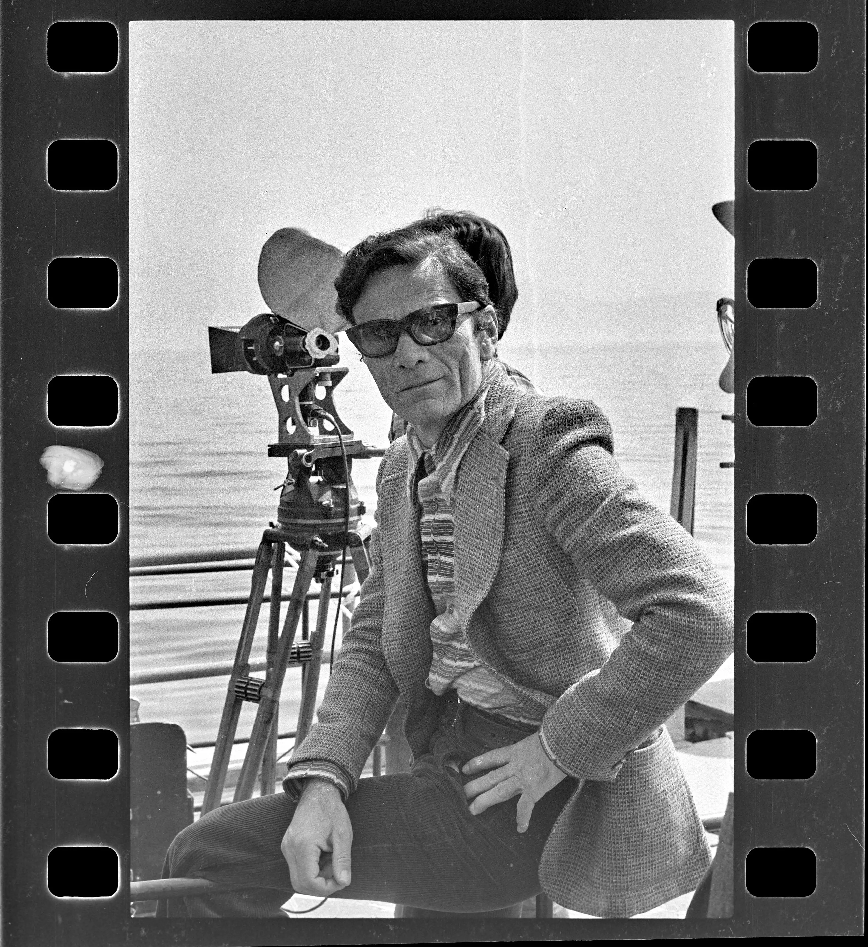 Pierpaolo Pasolini sul lago di Garda il 24 aprile 1975