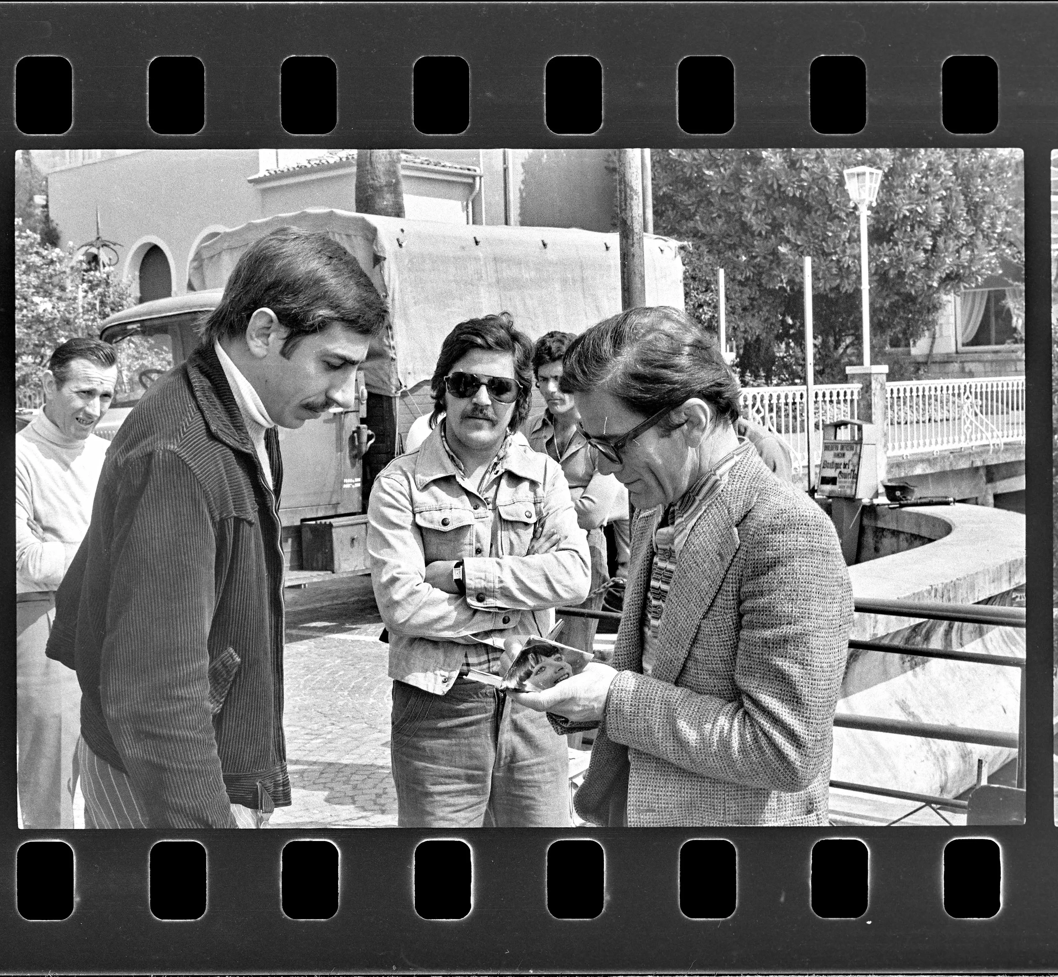 Pierpaolo Pasolini sul lago di Garda il 24 aprile 1975