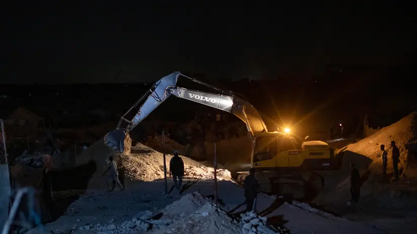 epa12486646 Palestinians watch as machinery and workers from Egypt search the rubble of damaged buildings for the bodies of hostages in the Hamad City area of Khan Yunis, southern Gaza Strip, 27 October 2025. As part of the US-brokered ceasefire agreement between Israel and Hamas, Egyptian teams deployed to Khan Yunis with heavy machinery to assist in the recovery of Israeli hostage bodies. EPA/HAITHAM IMAD