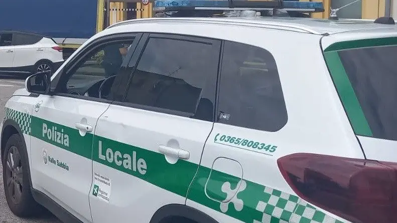 Una vettura della Polizia locale della Valsabbia - © www.giornaledibrescia.it