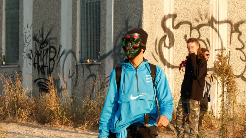 Rave party in corso nella zona nord di Modena in prossimità del quartiere fieristico e dell'ingresso dell'autostrada A1. Modena, 31 Ottobre 2022 . ANSA /SERENA CAMPANINI