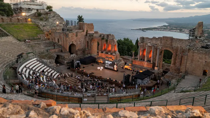 L'artista Jago ieri sera mentre presenta la sua David a Taormina (Messina), 4 settembre 2025 ANSA/ ufficio stampa Jago +++FOTO DIFFUSA DALL'UFFICIO STAMPA - USARE SOLO PER ILLUSTRARE OGGI LA NOTIZIA INDICATA NEL TITOLO - NON ARCHIVIARE - NON VENDERE - NON USARE PER FINI NON GIORNALISTICI - NPK+++