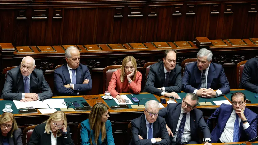 (S-D) il ministro della Giustizia Carlo Nordio, il ministro dell'Interno Matteo Piantedosi, il presidente del Consiglio Giorgia Meloni, il ministro dei Rapporti con il Parlamento Luca Ciriani e il ministro degli Esteri Antonio Tajani alla Camera durante l’esame della relazione della Giunta per le autorizzazioni sulla domanda di autorizzazione a procedere in giudizio nei confronti di Carlo Nordio, Matteo Piantedosi e Alfredo Mantovano, Roma, 9 Ottobre 2025. ANSA/GIUSEPPE LAMI