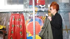 Roberta Valentini, in arte Penelope, con alcuni abiti del suo archivio