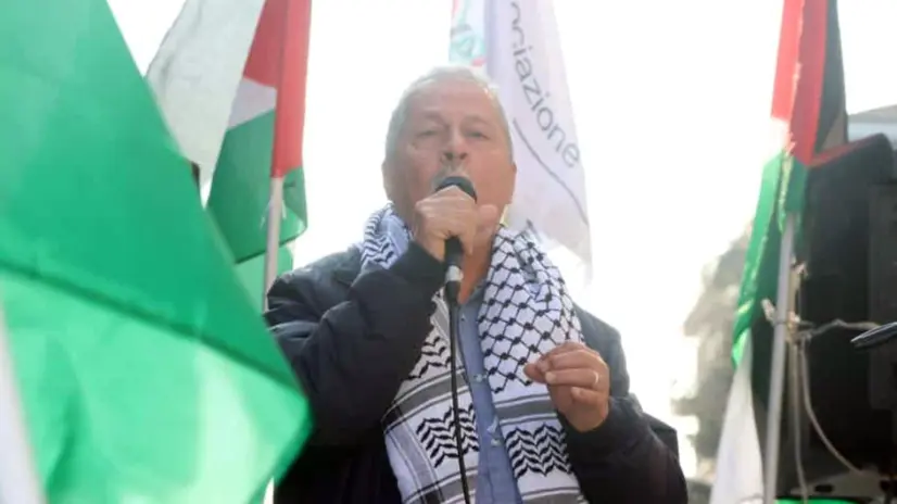 Corteo pro Palestina Milano, 18 ottobre 2025, il signore che parla è Mohammad Hannoun presidente Associazione Palestinesi di Italia