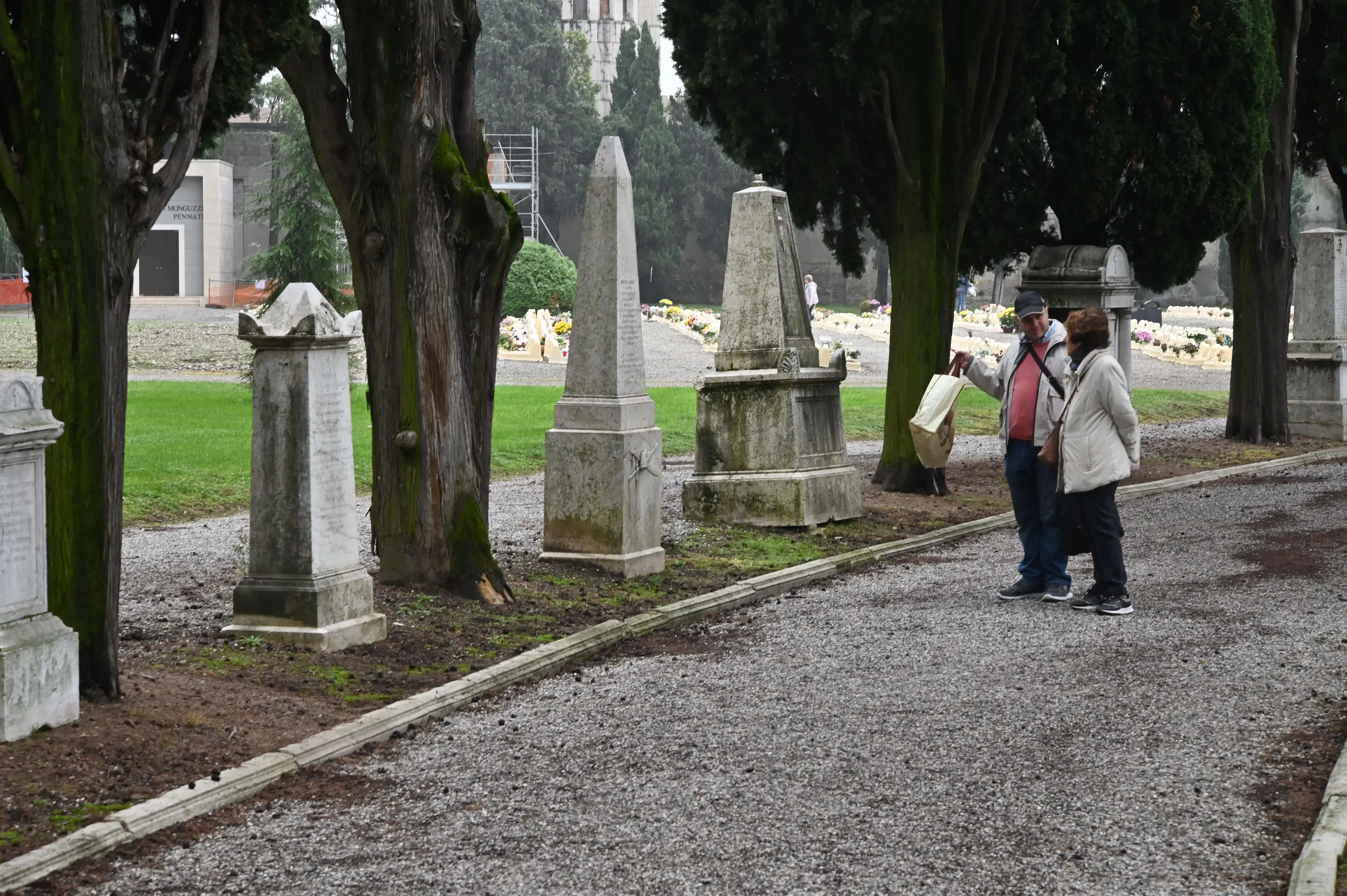 Visite ai cimiteri bresciani a Ognissanti