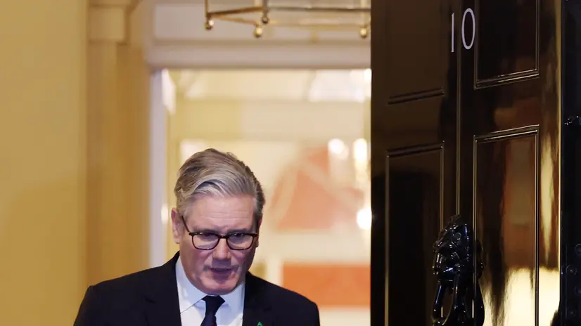 epa12490985 British Prime Minister Keir Starmer waits to welcome Vietnam's Communist Party General Secretary To Lam (not pictured) to 10 Downing Street in London, Britain, 29 October 2025. The Vietnamese top party leader is on a three-day official visit to the United Kingdom. EPA/ANDY RAIN