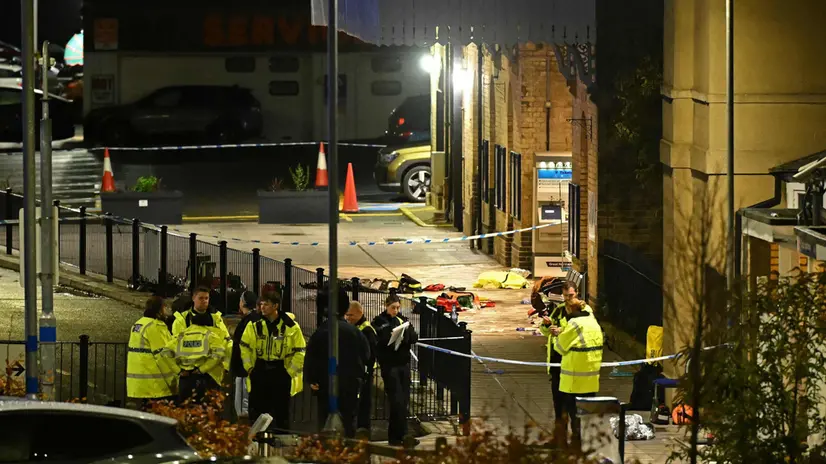 Police officers stand on duty by a cordon outside Huntingdon Station in Huntingdon, eastern England, on November 1, 2025, following a stabbing on a train. UK police said they had arrested two suspects Saturday as "a number of people" were taken to hospital after a stabbing on a train in Cambridgeshire, eastern England. "We are currently responding to an incident on a train to Huntingdon where multiple people have been stabbed," British Transport Police said on X, adding that "two people have been arrested". (Photo by JUSTIN TALLIS / AFP)