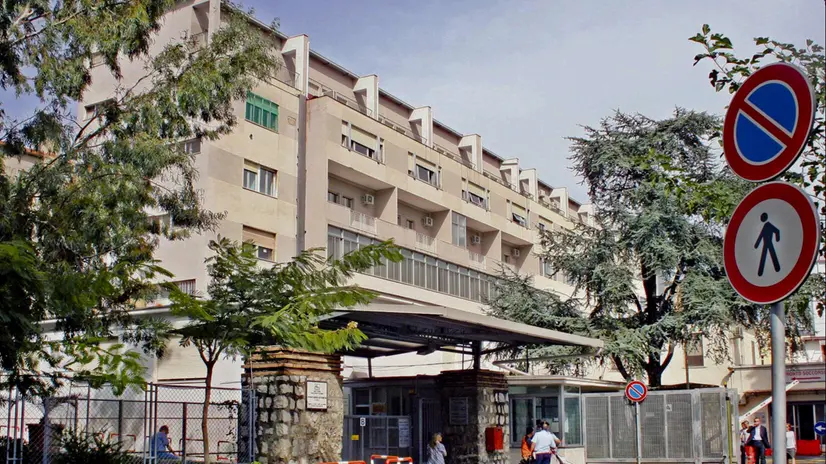In una foto d'archivio l'ospedale San Leonardo di Castellammare di Stabia. ANSA/CIRO FUSCO
