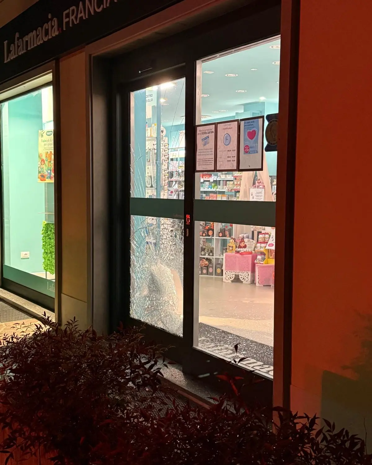 La spaccata notturna alla farmacia di Erbusco