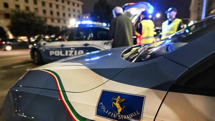 Controlli degli agenti della Polizia Stradale di Genova, dopo le novita' del Codice della Strada 2024. Genova, 19 dicembre 2024. ANSA/LUCA ZENNARO
