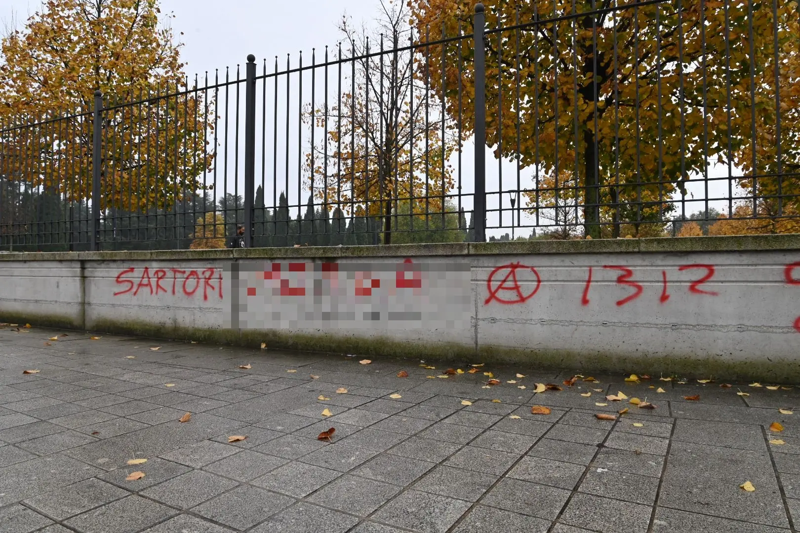 La scritta contro il questore Sartori comparsa al parco di via Milano