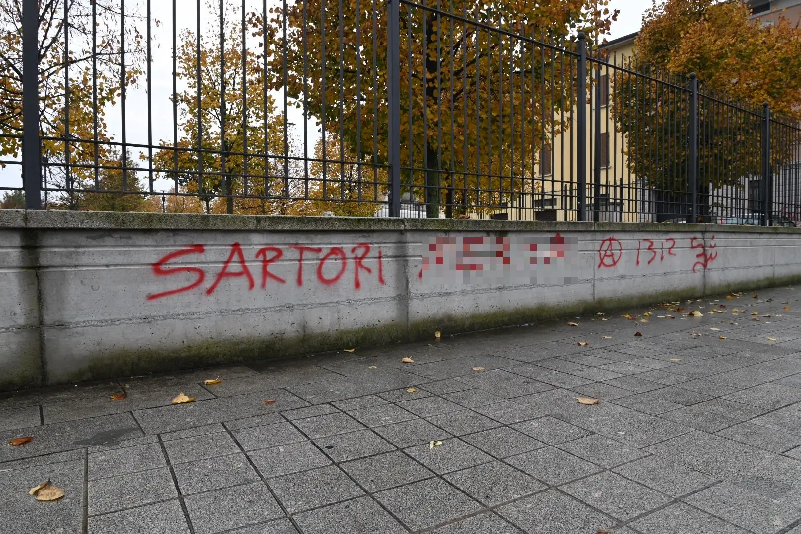 La scritta contro il questore Sartori comparsa al parco di via Milano