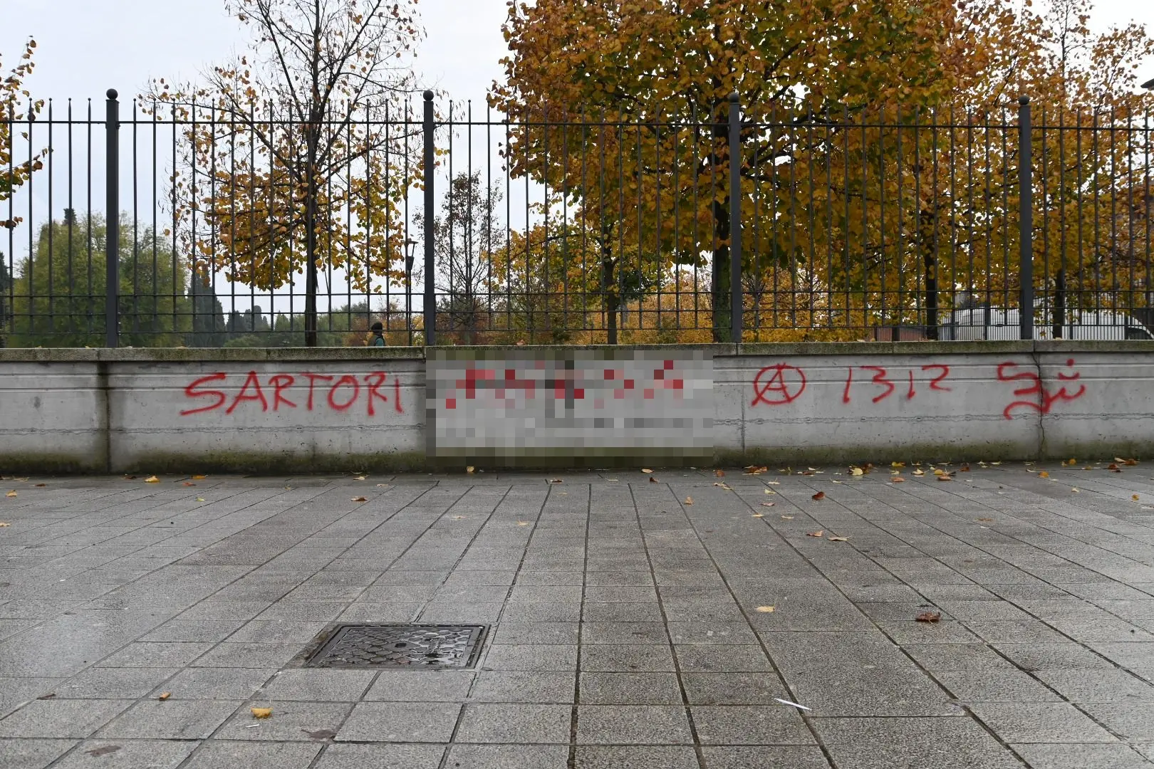 La scritta contro il questore Sartori comparsa al parco di via Milano