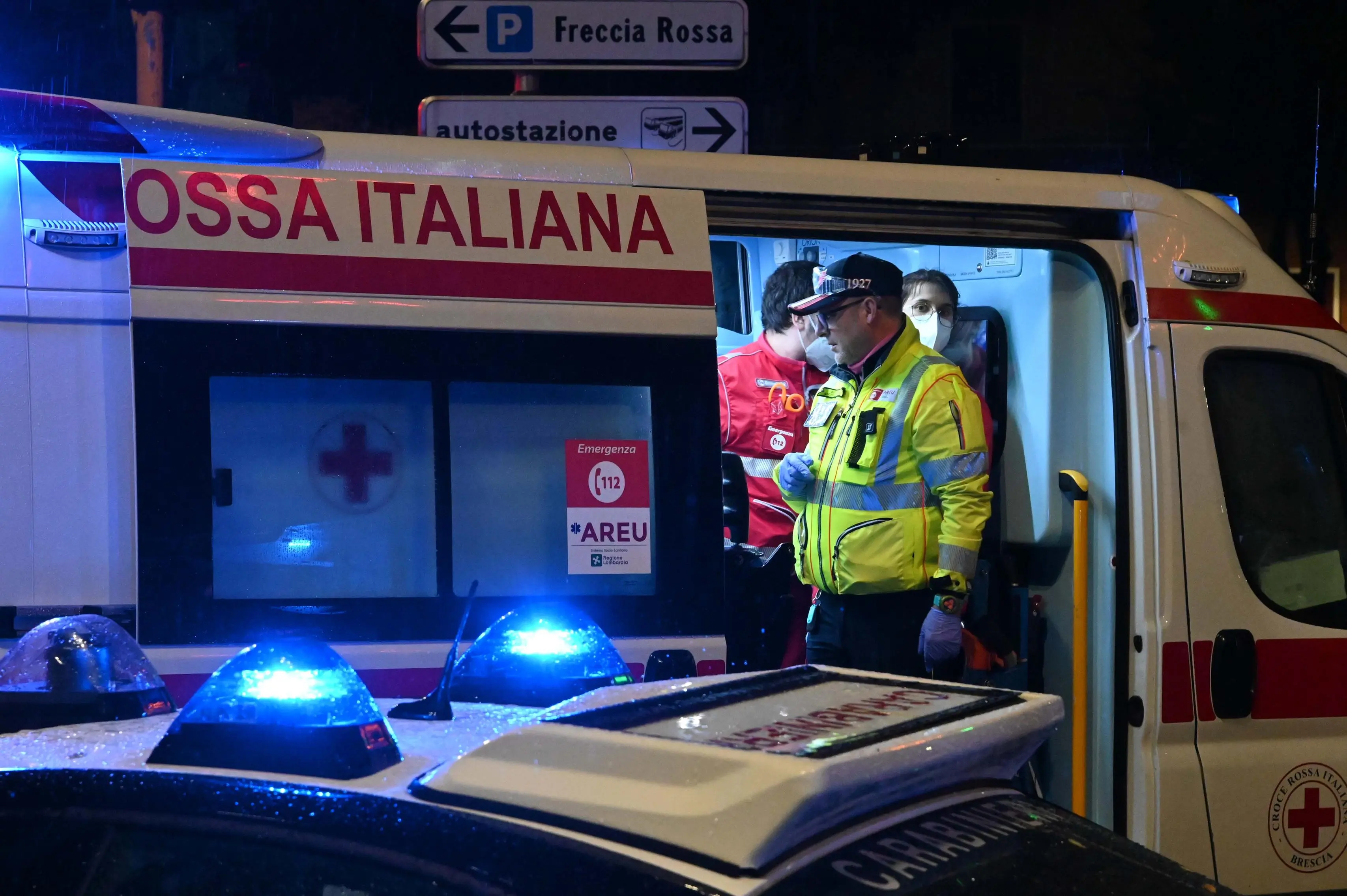 Spray al peperoncino su un bus in piazzale Repubblica