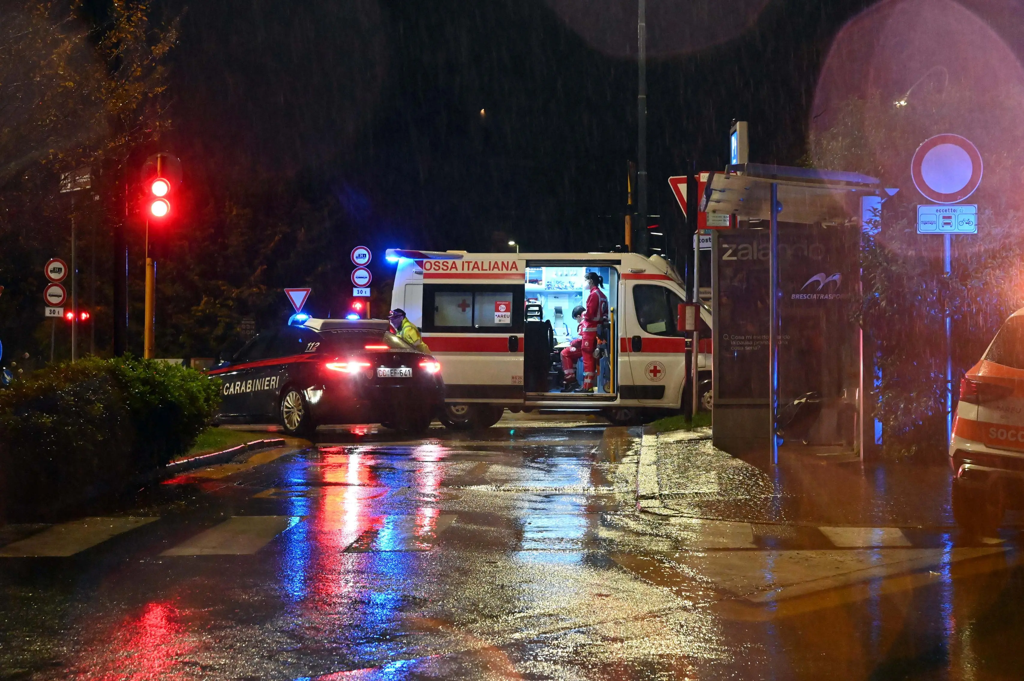 Spray al peperoncino su un bus in piazzale Repubblica