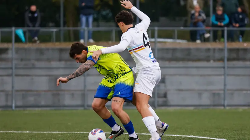 Sport Calcio Cazzago San Martino Eccellenza CazzagoBornato BSV Garda nella foto Alzani e Gussago 2/11/2025 bombana@newreporter