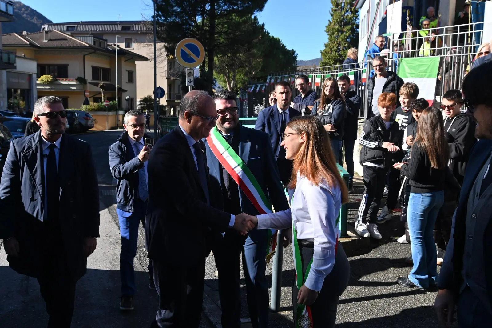 Il ministro Valditara inaugura quattro scuole a Sarezzo, Lumezzane e Desenzano