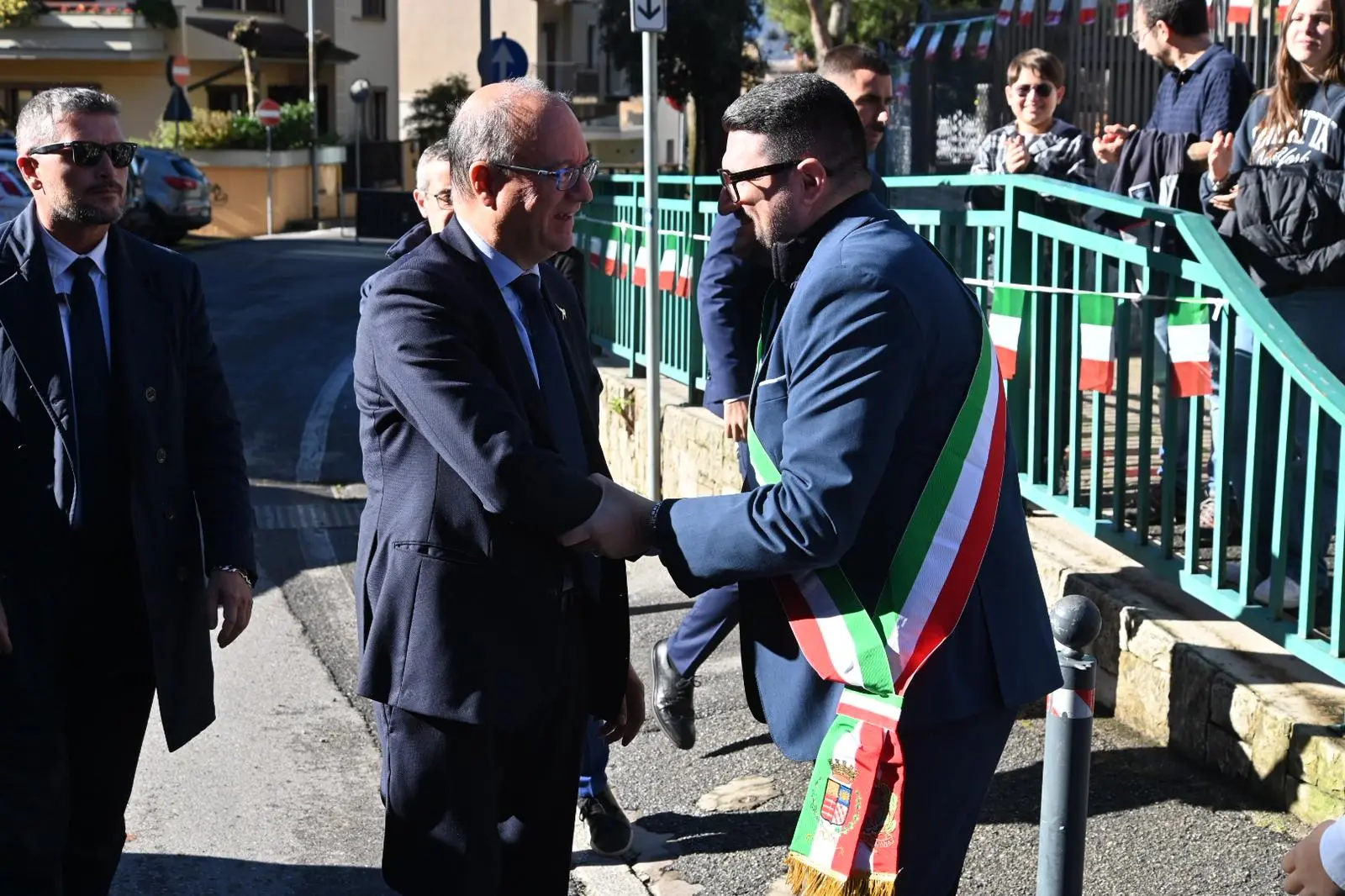 Il ministro Valditara inaugura quattro scuole a Sarezzo, Lumezzane e Desenzano
