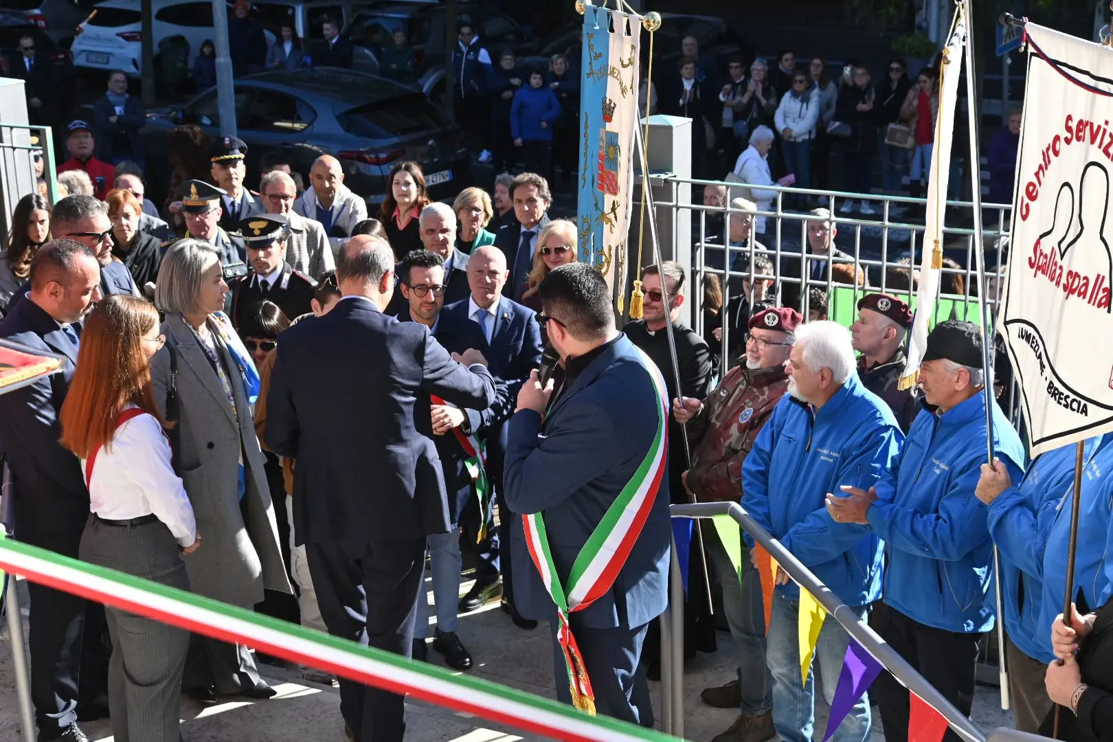 Il ministro Valditara inaugura quattro scuole a Sarezzo, Lumezzane e Desenzano