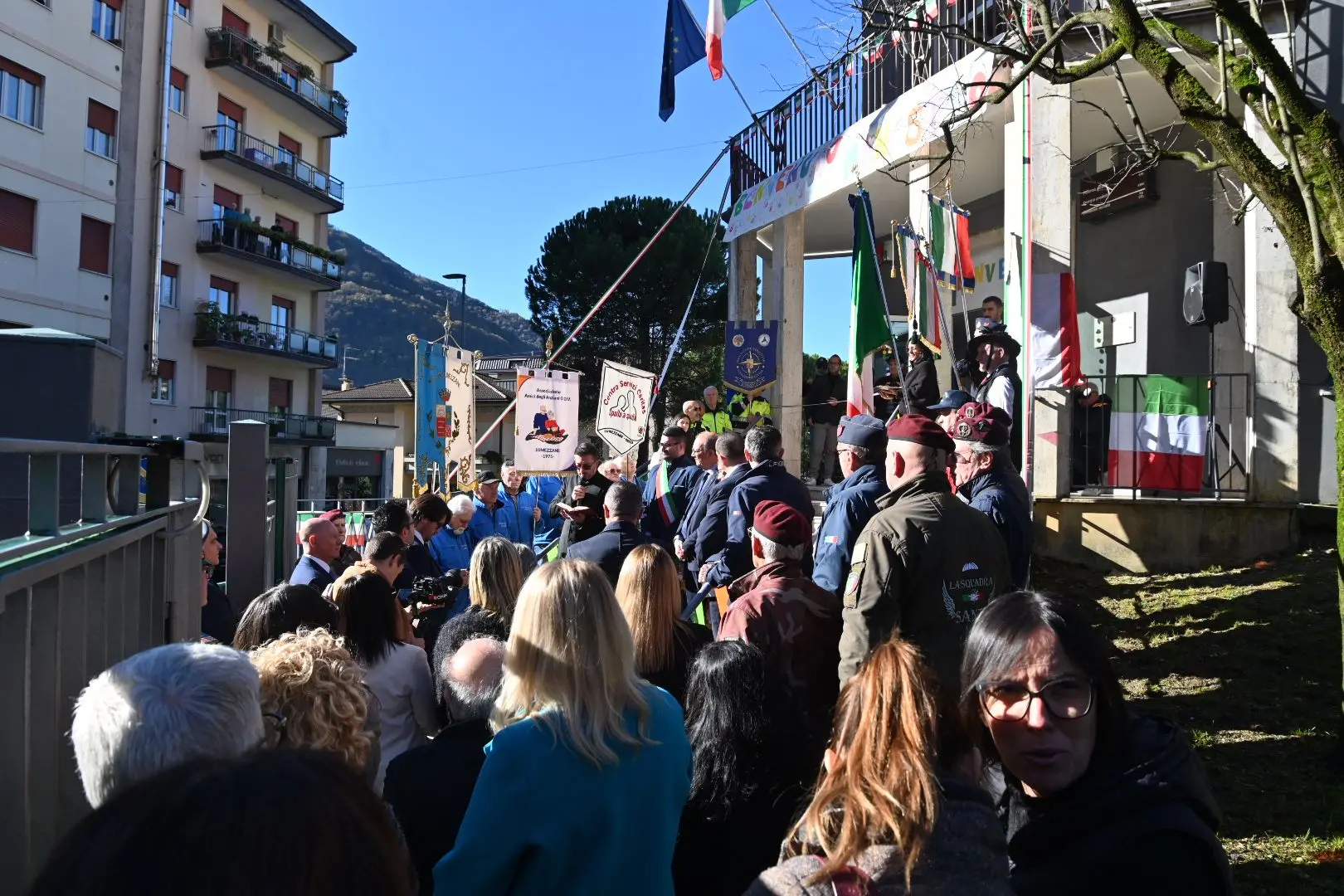 Il ministro Valditara inaugura quattro scuole a Sarezzo, Lumezzane e Desenzano