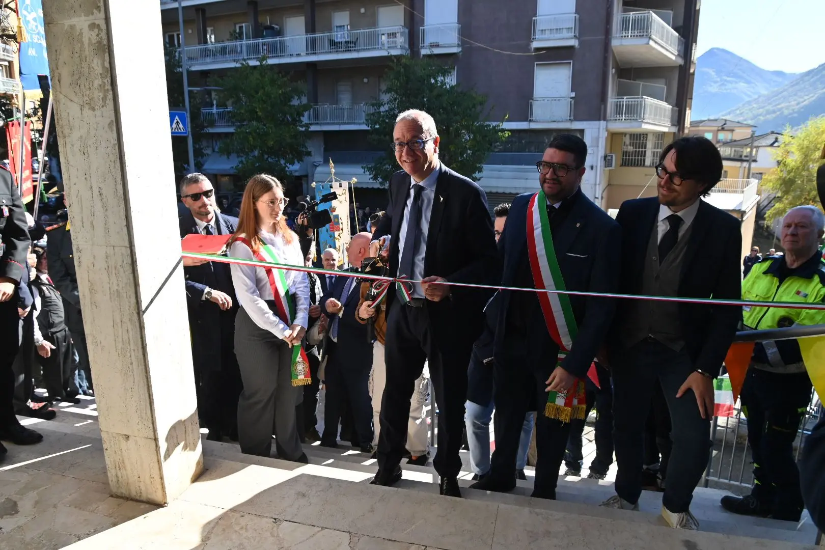 Il ministro Valditara inaugura quattro scuole a Sarezzo, Lumezzane e Desenzano