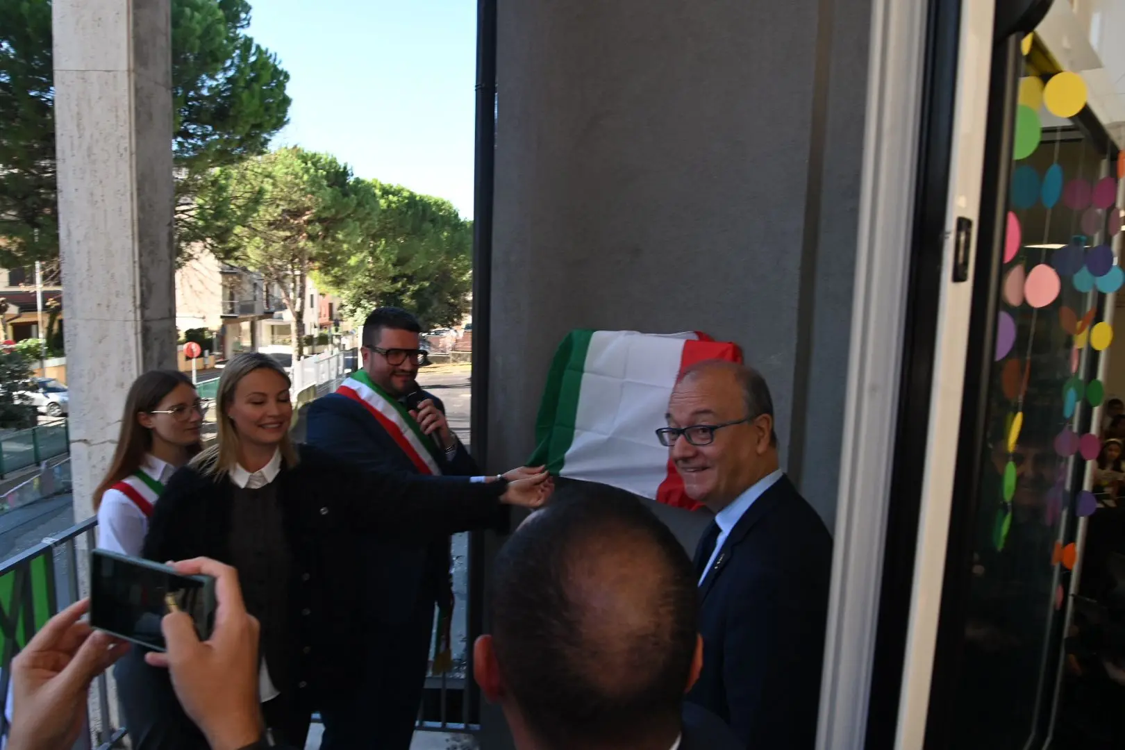 Il ministro Valditara inaugura quattro scuole a Sarezzo, Lumezzane e Desenzano