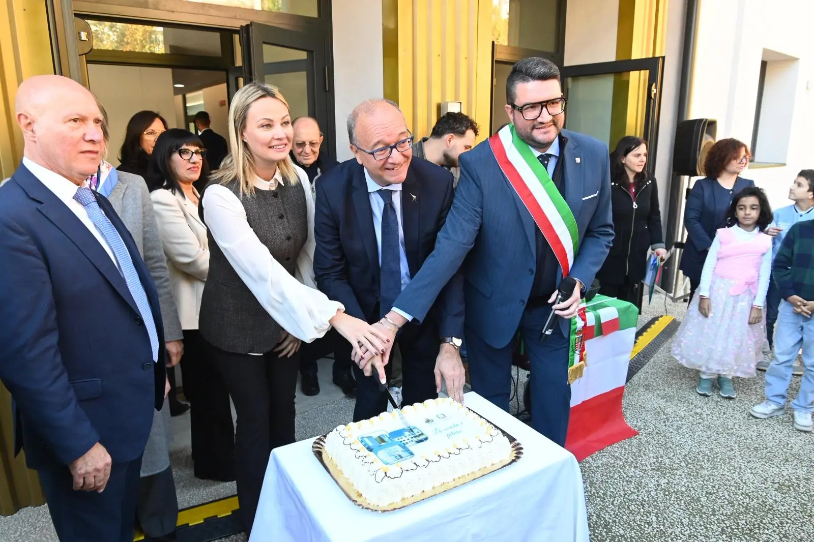 Il ministro Valditara inaugura la scuola a Desenzano