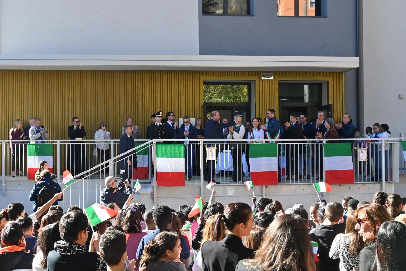Il ministro Valditara inaugura la scuola a Desenzano