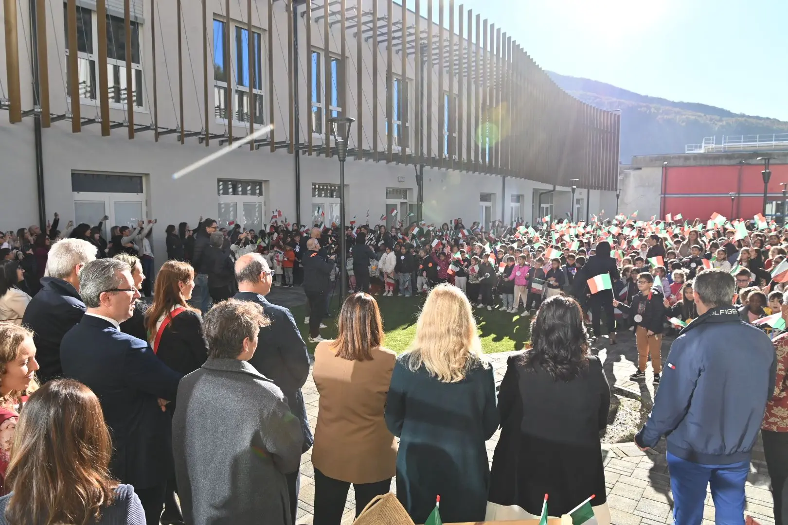 Il ministro Valditara inaugura quattro scuole a Sarezzo, Lumezzane
