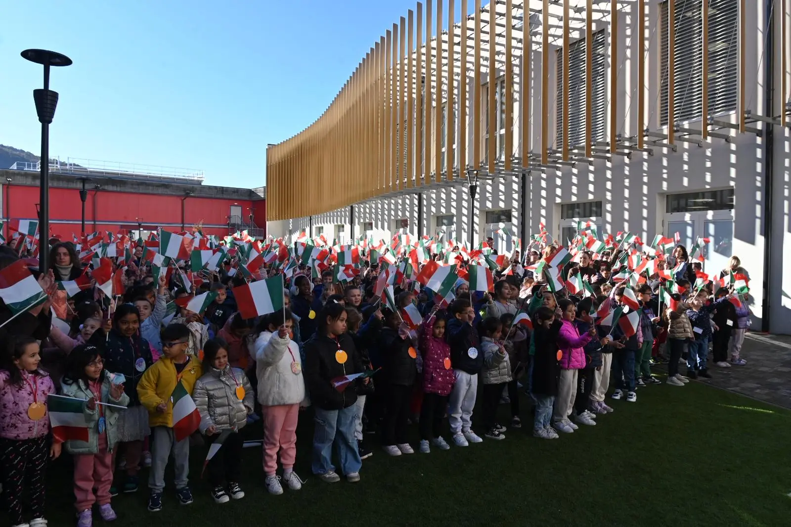 Il ministro Valditara inaugura quattro scuole a Sarezzo, Lumezzane
