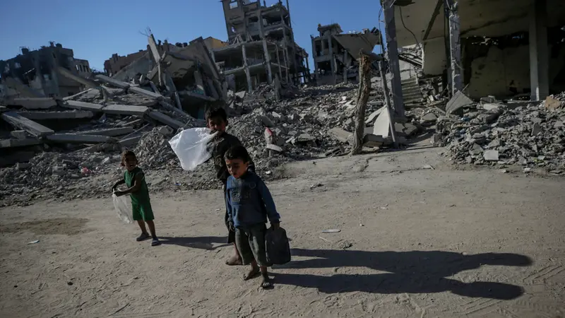 epa12493272 Children walk next to destroyed houses at Al Yarmouk road in Gaza City, Gaza Strip, 30 October 2025, amid a ceasefire between Israel and Hamas. Following Israeli claims that Hamas violated the ceasefire, Prime Minister Netanyahu ordered military strikes on the Gaza Strip on 28 October. In response, Hamas announced it was postponing the planned handover of a recovered hostage's body, citing Israeli truce violations. EPA/MOHAMMED SABER