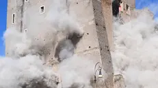 Vigili del fuoco al lavoro durante il secondo crollo a Largo Corrado Ricci a Roma, 3 novembre 2025. ANSA/MAURIZIO BRAMBATTI