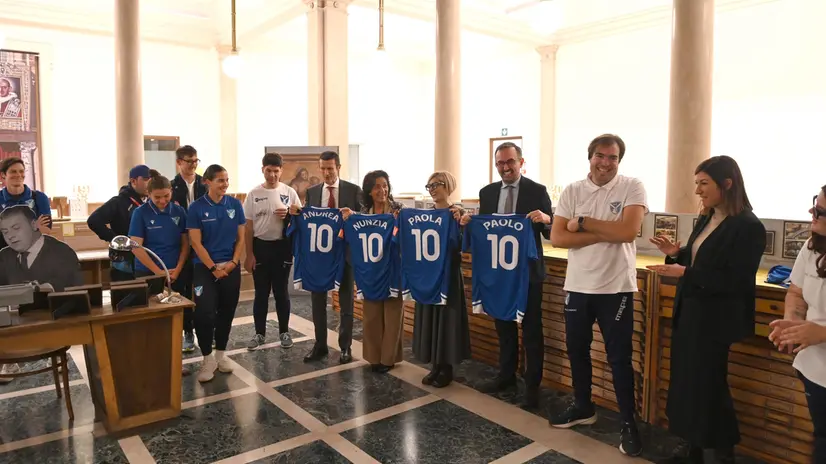 Brescia Calcio Femminile, Banca Intesa e GdB, tutti con la stessa maglia - Foto Gabriele Strada/Neg © www.giornaledibrescia.it