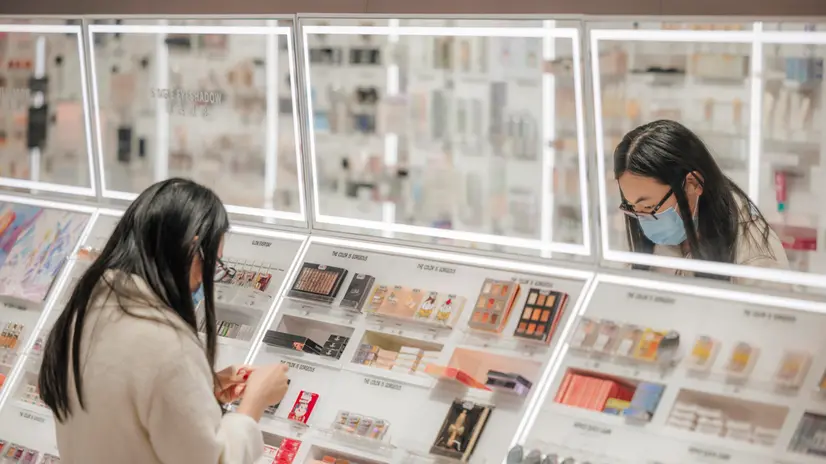 epa09575509 A woman stands in a shop in a shopping mall in Shanghai, China, 11 November 2021. Singles Day, known in China as '11.11 ', and considered the day of most online shopping in the world, started in 2009 at the initiative of the e-commerce giant Alibaba with less than thirty participants, but over the years, its popularity has multiplied. EPA/ALEX PLAVEVSKI