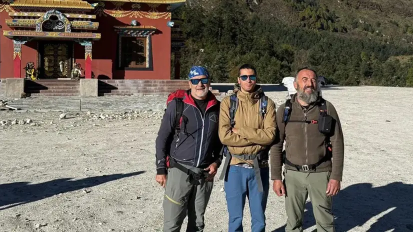 Valter Perlino di Pinerolo, Alessandro Caputo di Milano, Stefano Farronato di Bassano del Grappa in un'immagine tratta dall'account Instagram della spedizione in Nepal