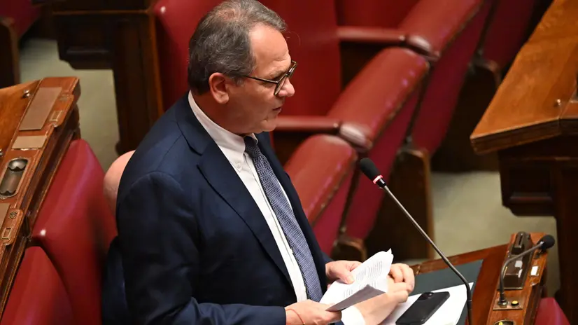 L'intervento di Francesco Saverio Romano, nel corso della richiesta della fiducia sul DL Milleproroghe a Montecitorio, Roma 19 febbraio 2024. ANSA/MAURIZIO BRAMBATTI