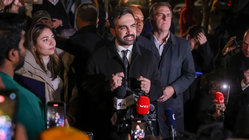 epa12501520 Democratic nominee for New York City mayor Zohran Mamdani (C) speaks to the press at a canvas launch in the Queens borough of New York, New York, USA, 03 November 2025. Volunteers signed up to canvas in Astoria the day before Election Day for Mamdani. EPA/SARAH YENESEL
