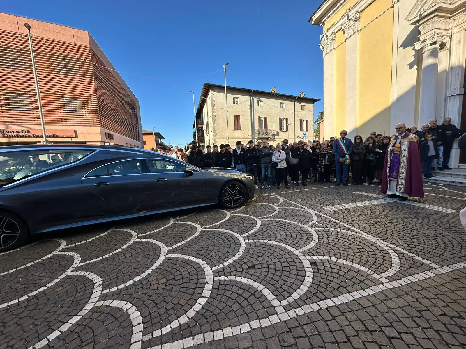 A Pompiano il funerale di Daniela Bratelli