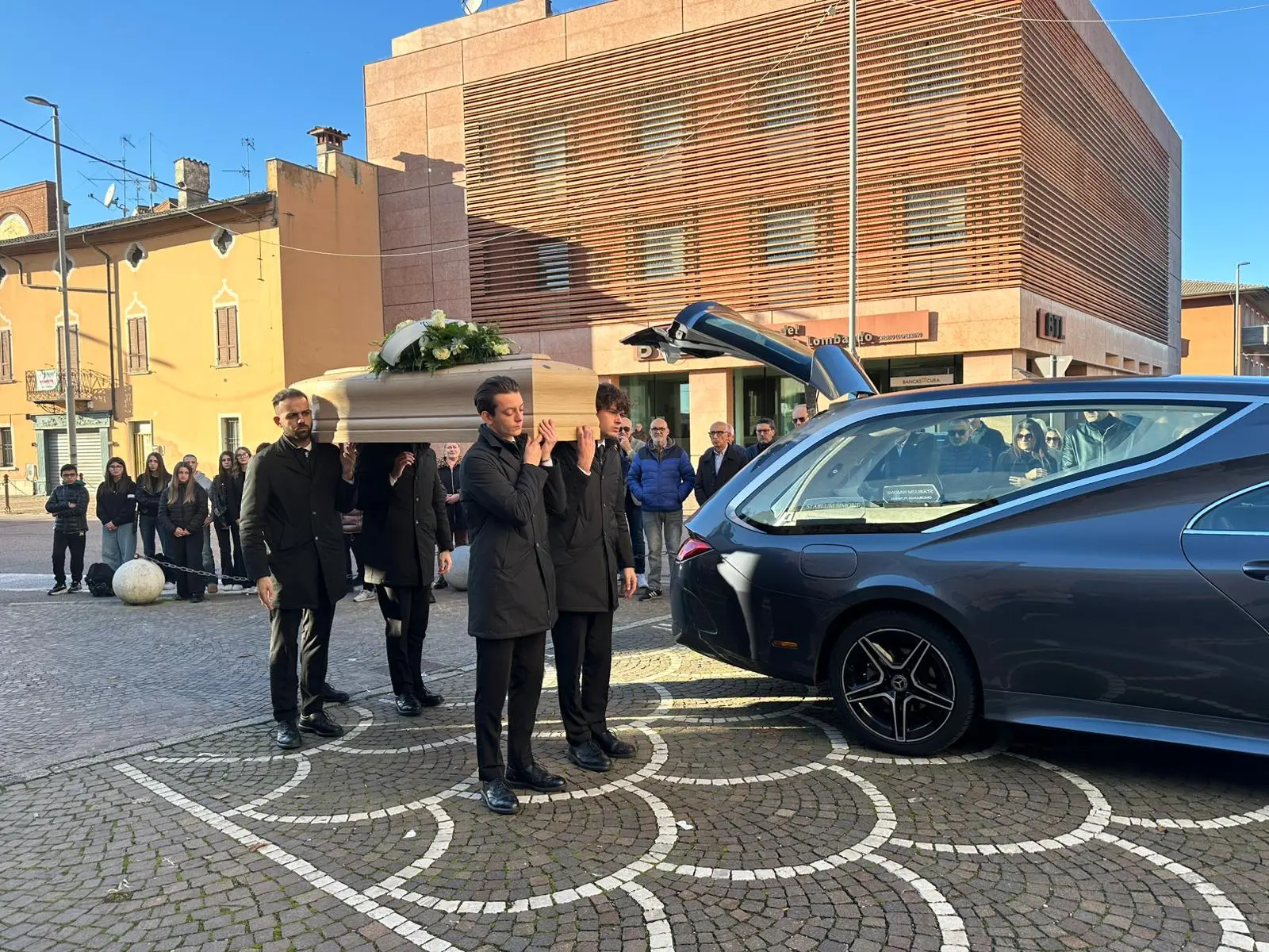 A Pompiano il funerale di Daniela Bratelli