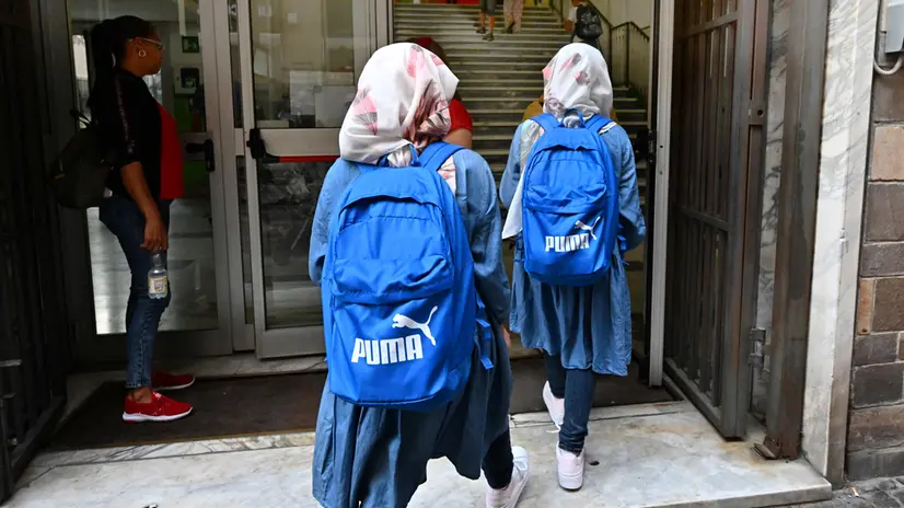 Bambine a scuola - © www.giornaledibrescia.it