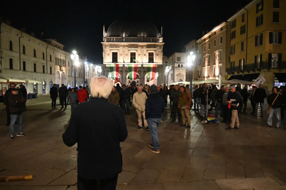 Il presidio dell'Assemblea permanente antifascista